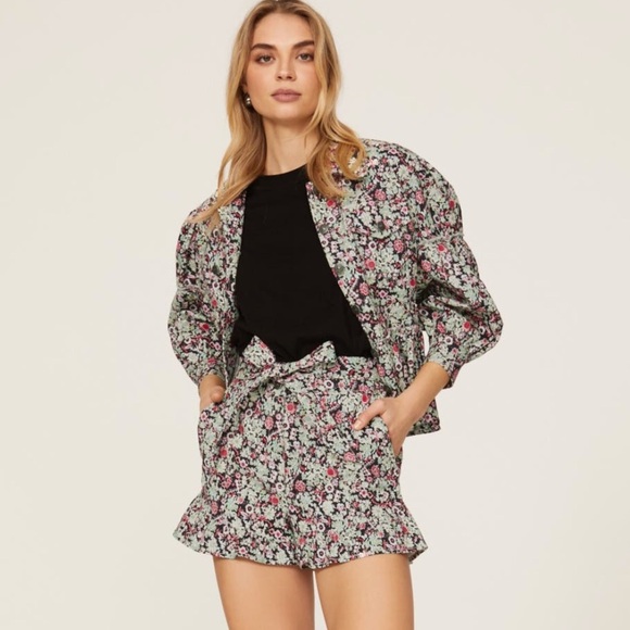 Cinq à Sept Penny Floral High-Waisted Ruffle Hem Shorts - Picture 1 of 5